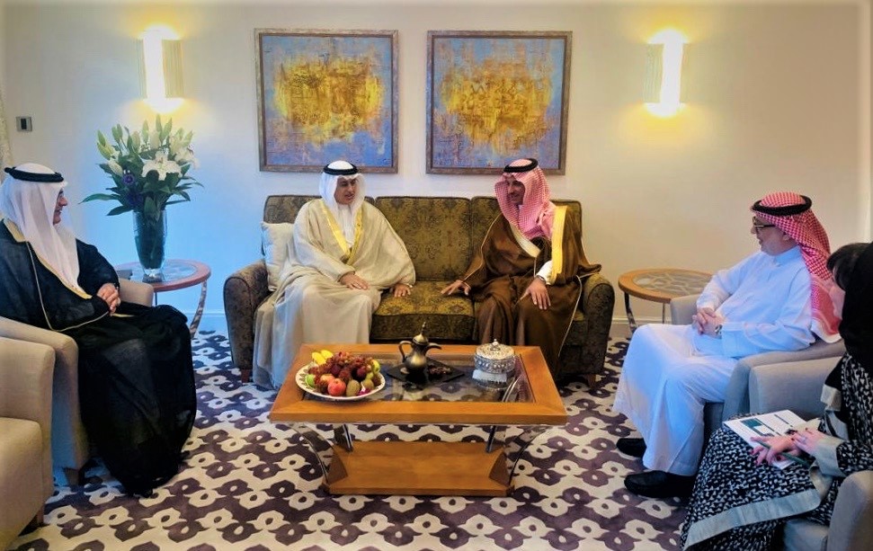 على هامش انعقاد الاجتماع الرابع لأصحاب المعالي الوزراء المسؤولين عن السياحة بدول مجلس التعاون لدول الخليج العربي وزير الصناعة والتجارة والسياحة يجتمع برئيس مجلس إدارة الهيئة العامة للسياحة والتراث السعودي