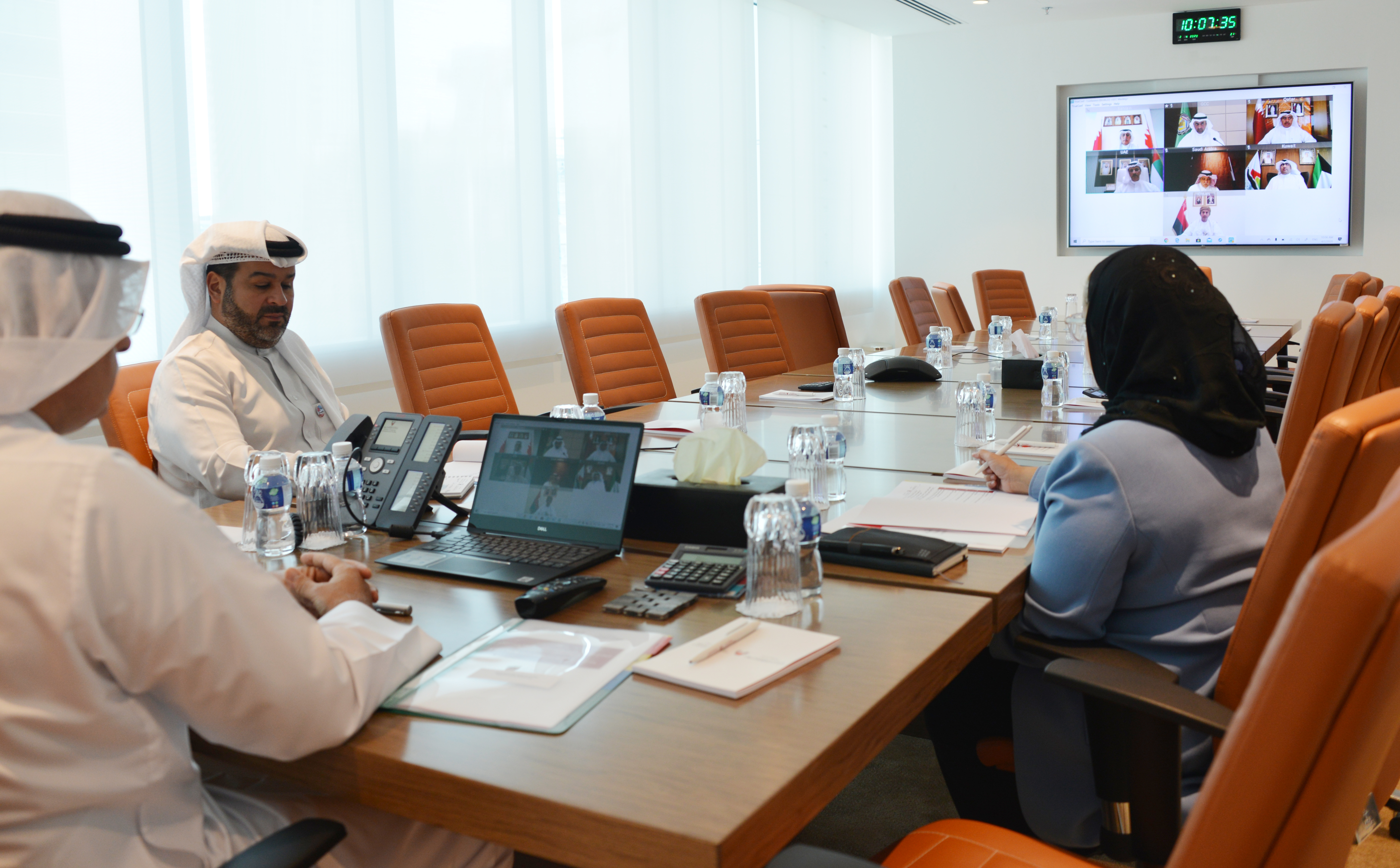  وزير الصناعة والتجارة والسياحة يشارك في الاجتماع الاستثنائي الأول لأصحاب المعالي والسعادة وزراء التجارة بدول مجلس التعاون لدول الخليج العربية بتقنية الاتصال المرئي