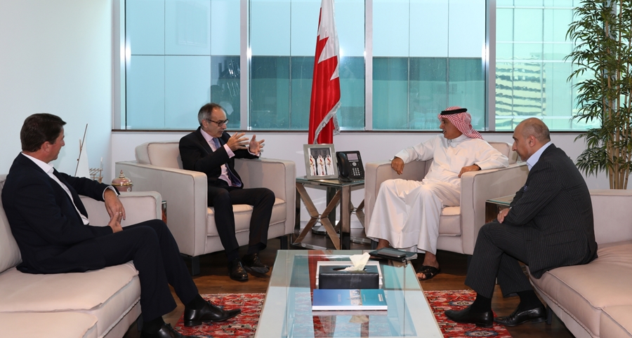  وزير الصناعة والتجارة والسياحة يستقبل سفير المملكة المتحدة لدى مملكة البحرين