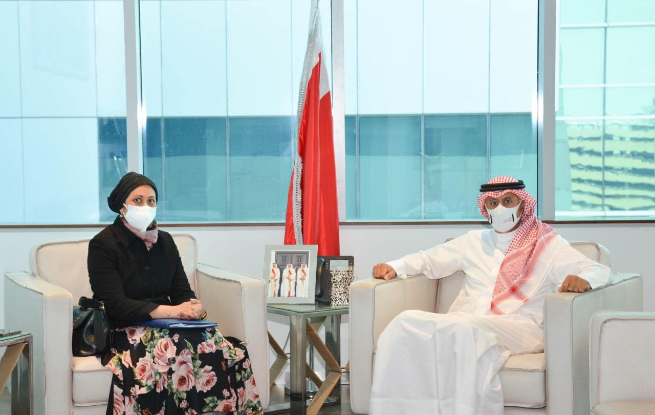 بمناسبة تعيينها سفيراً في مملكة تايلند وزير الصناعة والتجارة والسياحة يستقبل سفيرة مملكة البحرين المعينة لدى مملكة تايلند