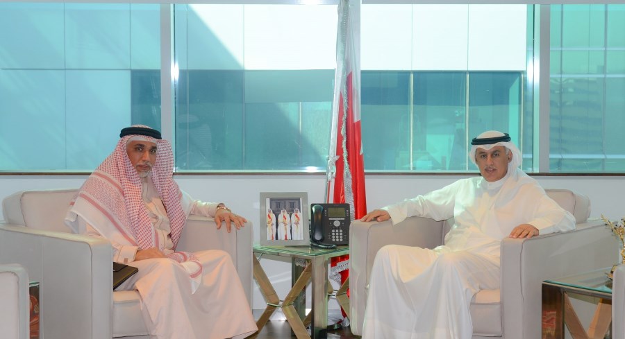 أشاد بدور القطاع الخاص في تعزيز النمو الإقتصادي وزير الصناعة والتجارة والسياحة يستقبل رجل الأعمال المرشح لمجلس إدارة غرفة تجارة وصناعة البحرين الجديد السيد خلف حجير