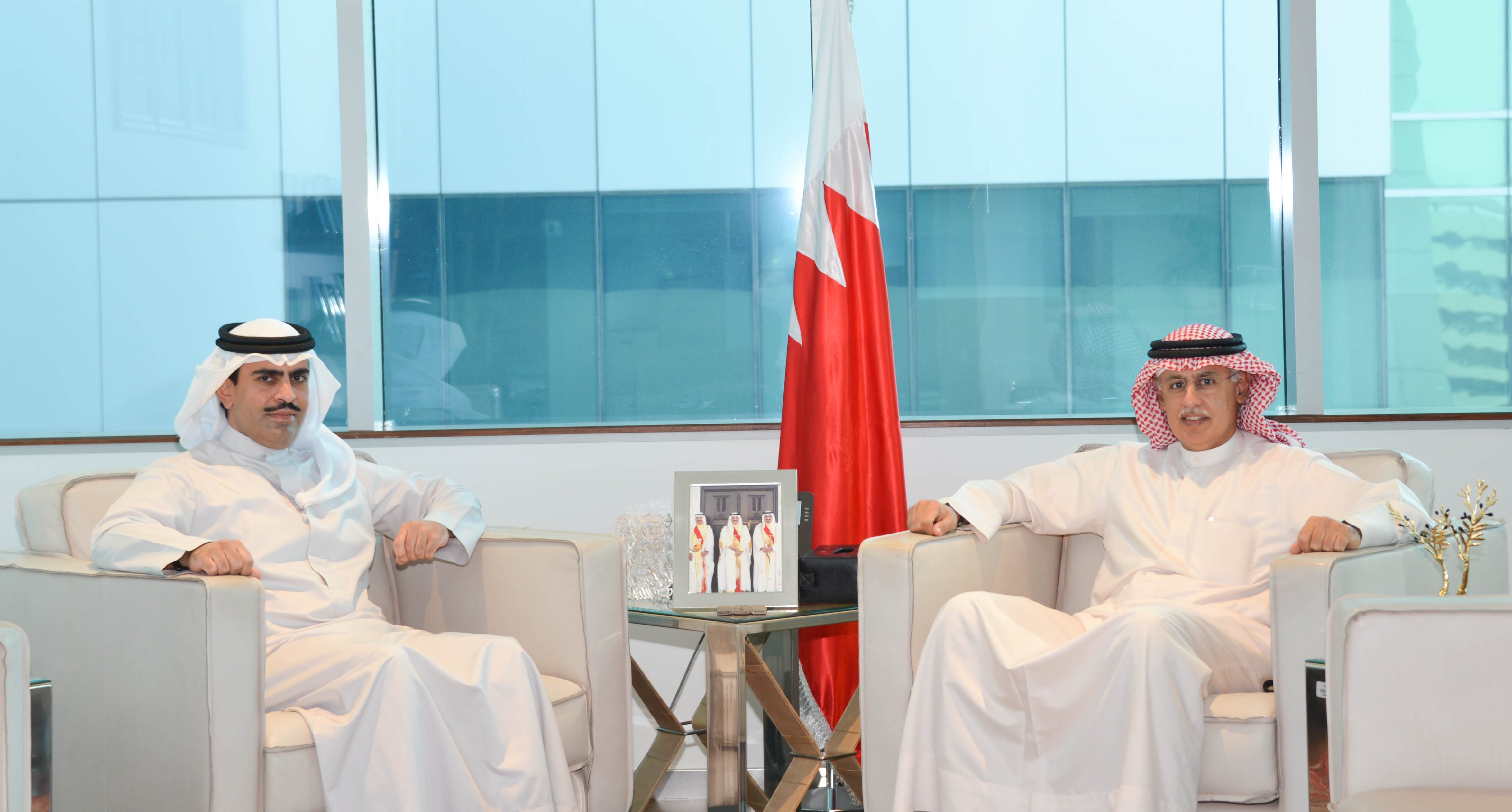  وزير الصناعة والتجارة والسياحة يستقبل سفير مملكة البحرين لدى الولايات المتحدة الامريكية