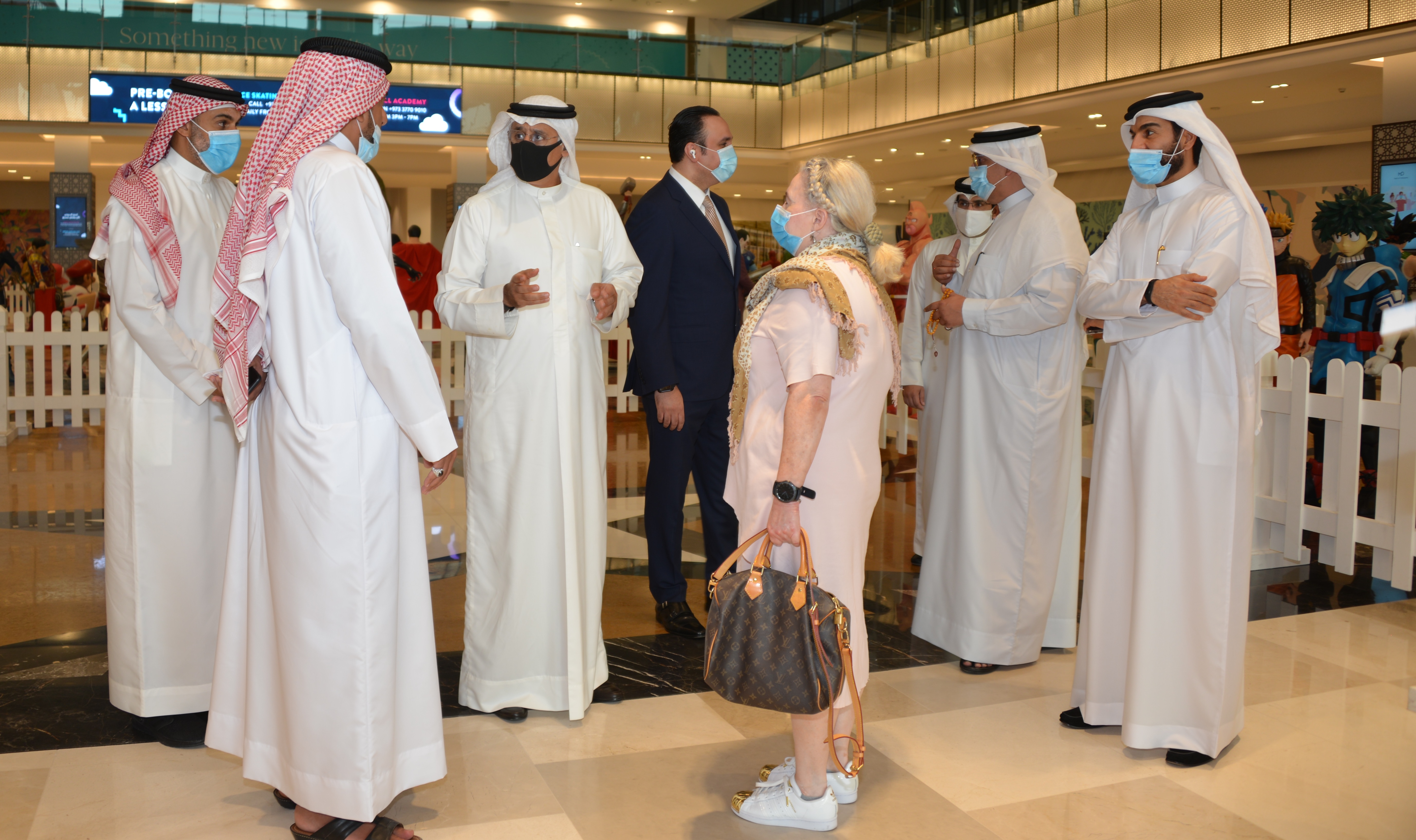 خلال زيارته التفقدية لمشروع مجمع دلمونيا ..وزير الصناعة والتجارة والسياحة يؤكد البحرين تشهد تطورا استثنائي في قطاع الترفيه و التسوق
