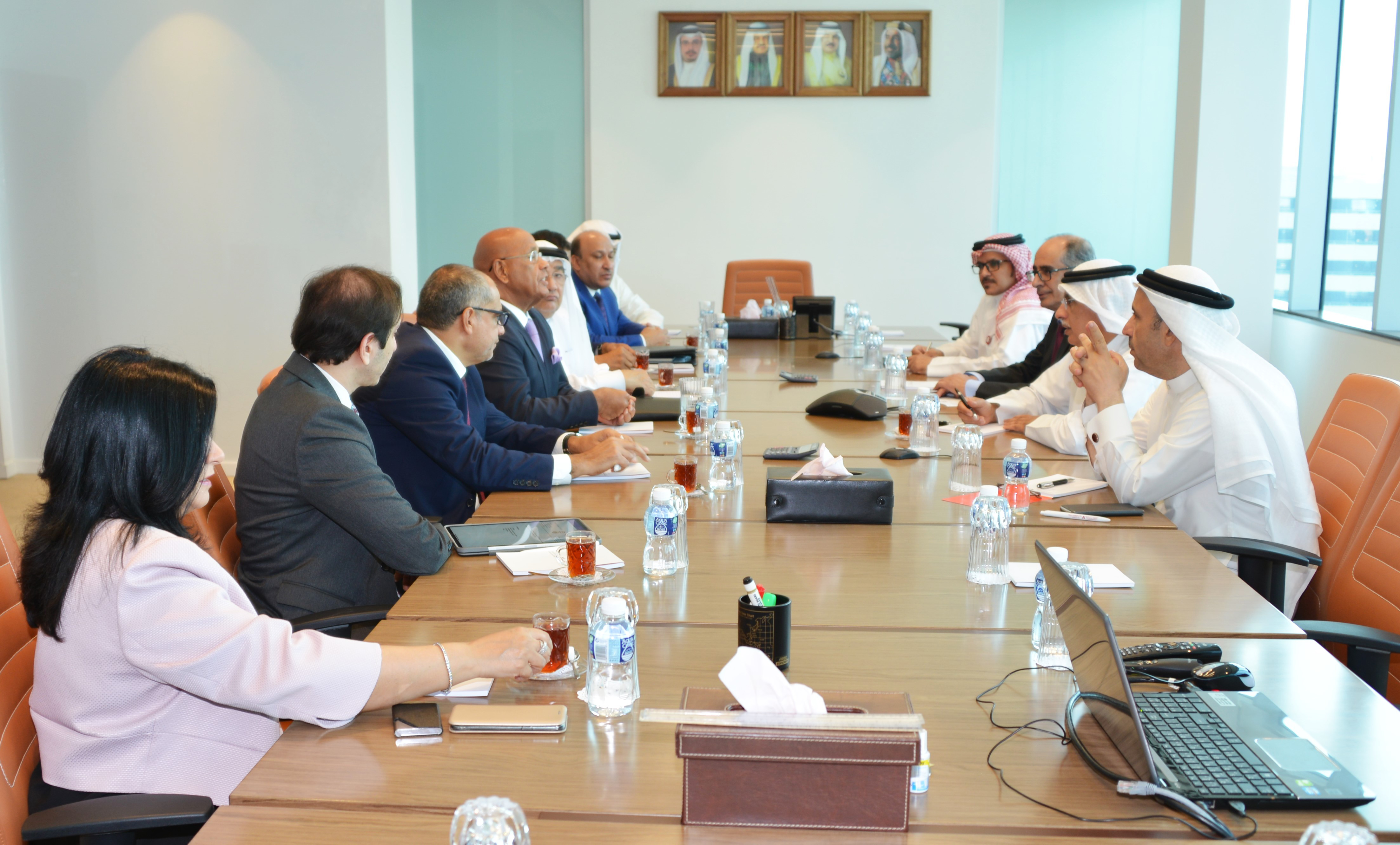  وزير الصناعة والتجارة والسياحة يستقبل رئيس وأعضاء جمعية المحاسبين البحرينية