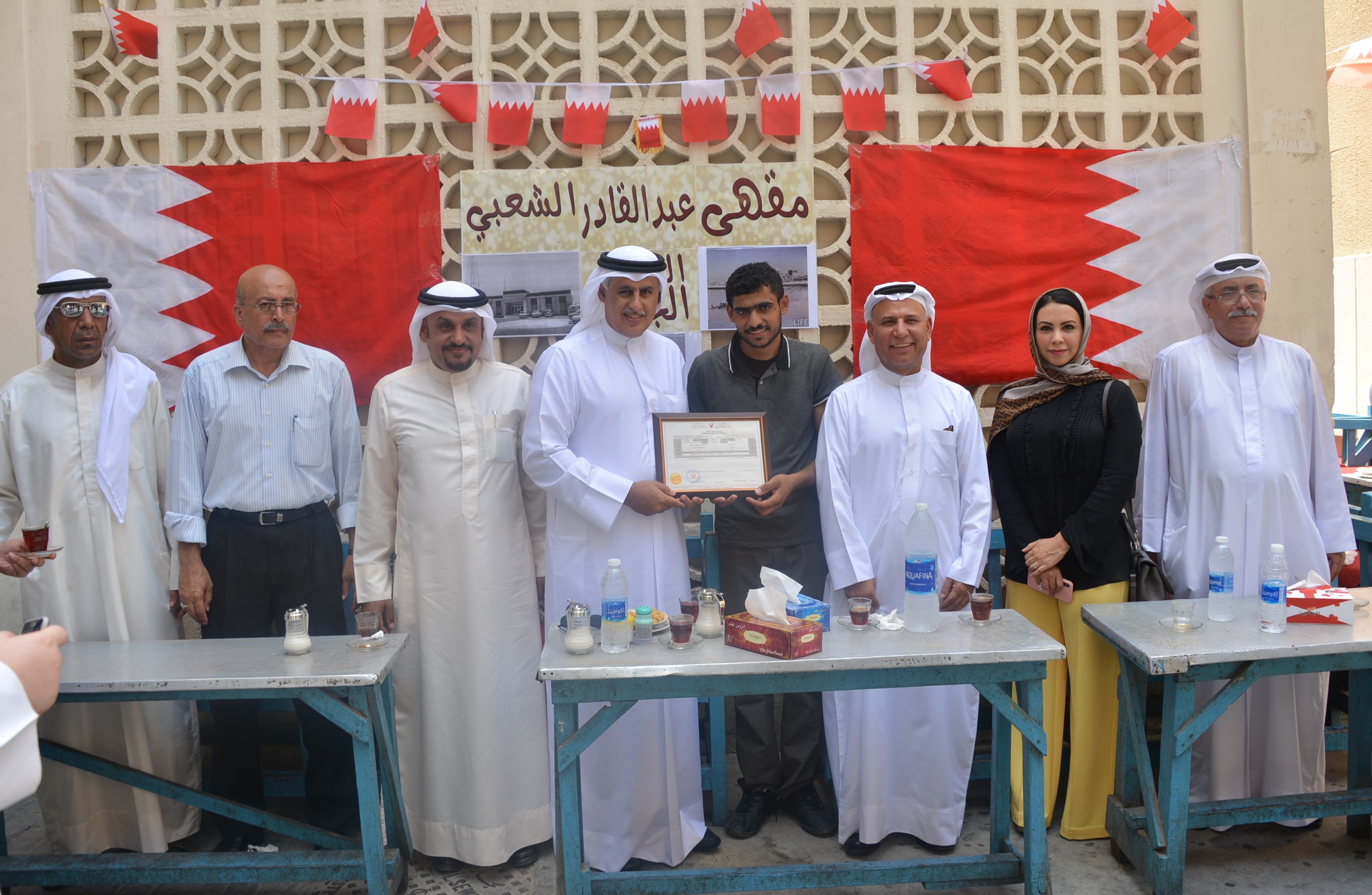  أكد حرص الحكومة على تعزيز الهوية التراثية العريقة لمملكة البحرين وزير الصناعة والتجارة والسياحة يفتتح مقهى عبدالقادر الشعبي في موقعه الجديد بالقرب من باب البحرين