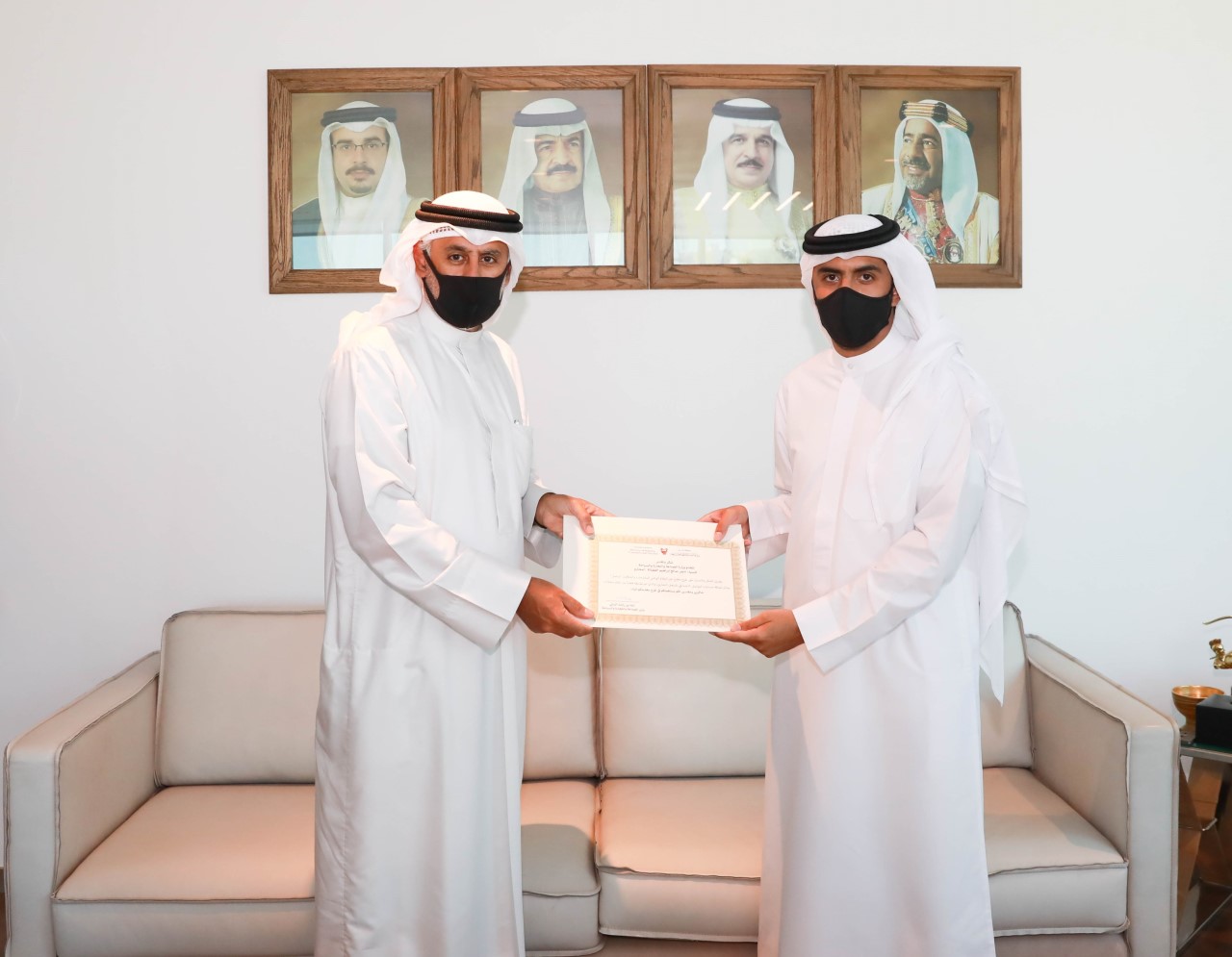  وزير الصناعة والتجارة والسياحة يستقبل ناصر الفضالة بمناسبة تقديمه اقتراح للوزارة بالنظام الوطني للمقترحات والشكاوى &quot;تواصل&quot;