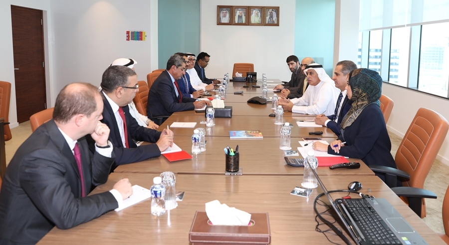 Minister of Industry, Commerce and Tourism meets owners of and hypermarkets