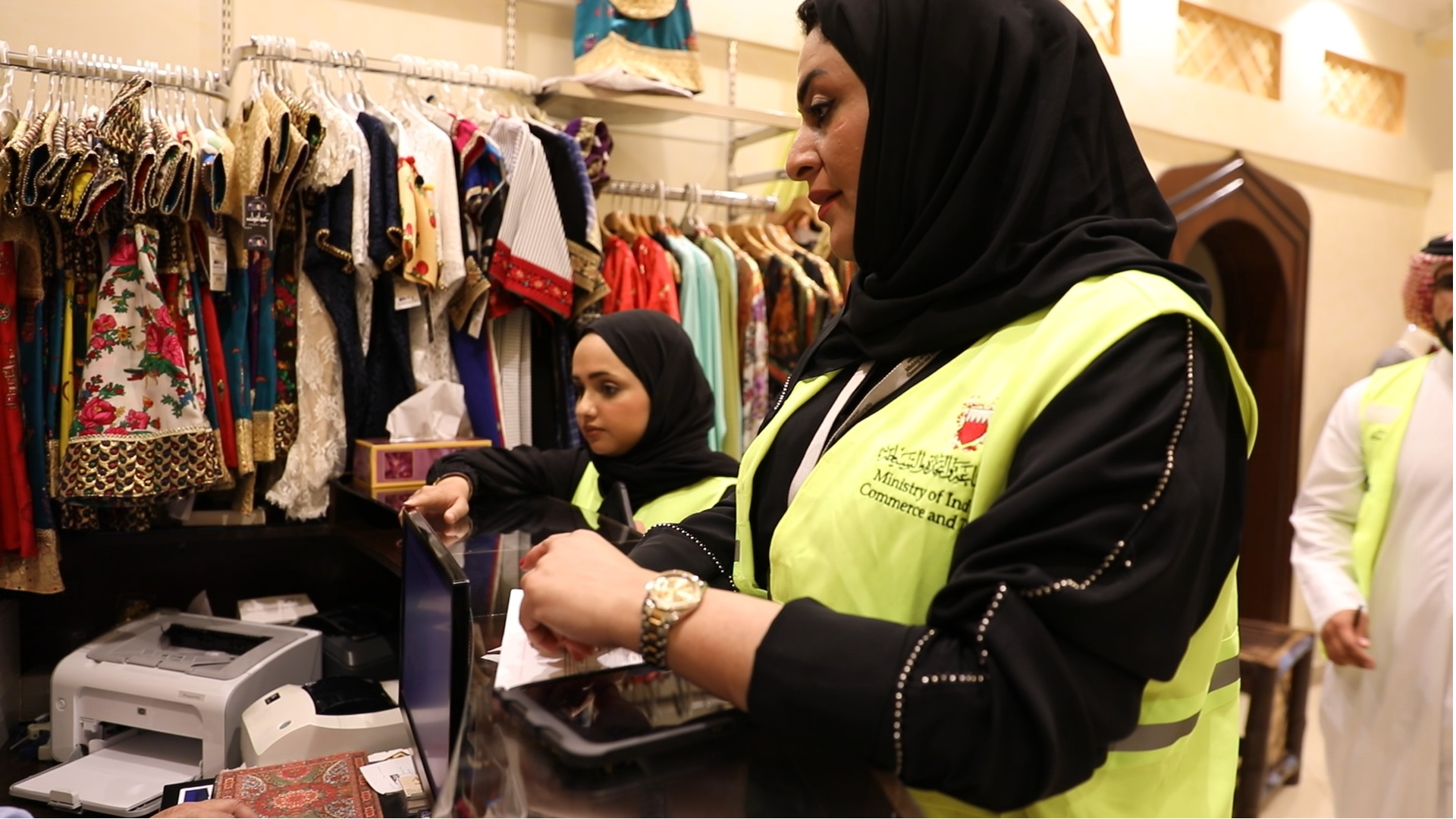  حملات تفتيشية لتغطية الأسواق في جميع محافظات المملكة إدارة التفتيش في الصناعة تجري حملة تفتيشية وتوعوية في المحرق