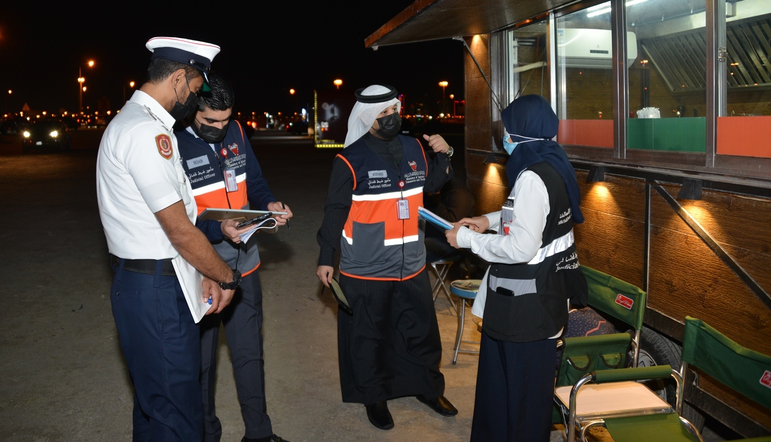  بالتعاون مع الجهات المختصة إدارة التفتيش بوزارة الصناعة والتجارة والسياحة تنفذ حملة توعوية واسعة لعربات الأطعمة المتنقلة في منطقة الجفير والبسيتين
