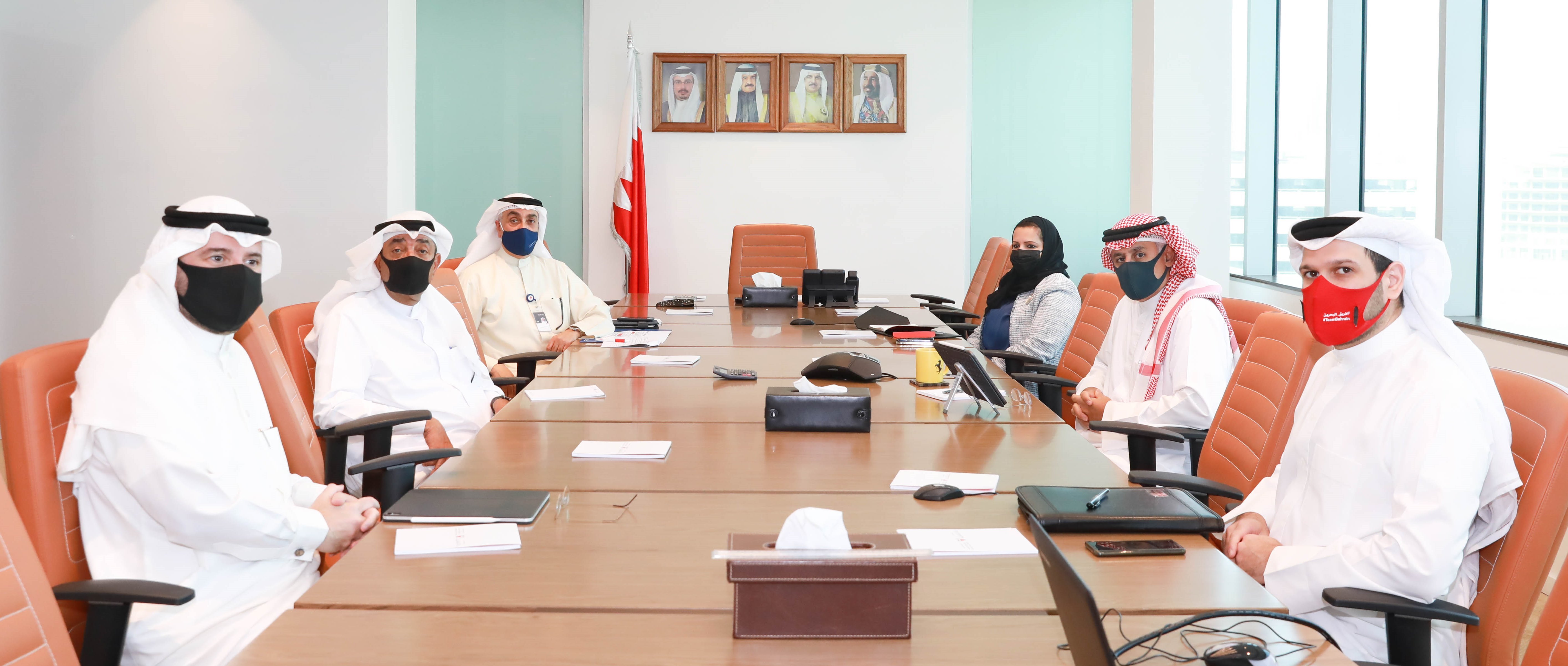 مثمنان توجيهات سمو ولي العهد رئيس مجلس الوزراء بشأن برنامج &quot;سجلي&quot; و &quot;خطوة&quot; للأسر المنتجة - وزير الصناعة والتجارة والسياحة يجتمع برئيس مجلس إدارة غرفة تجارة وصناعة البحرين لبحث آخر المستجدات بهذا الشأن
