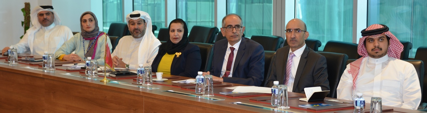  أكدوا على عمق العلاقات المشتركة وجهود حكومتي البلدين لتطويرها كبار المسئولين بوزارة الصناعة والتجارة والسياحة وهيئة البحرين للسياحة والمعارض و بورصة البحرين يجتمعون بوفد مجلسي النواب والشيوخ الأمريكي الذي يزور مملكة البحرين