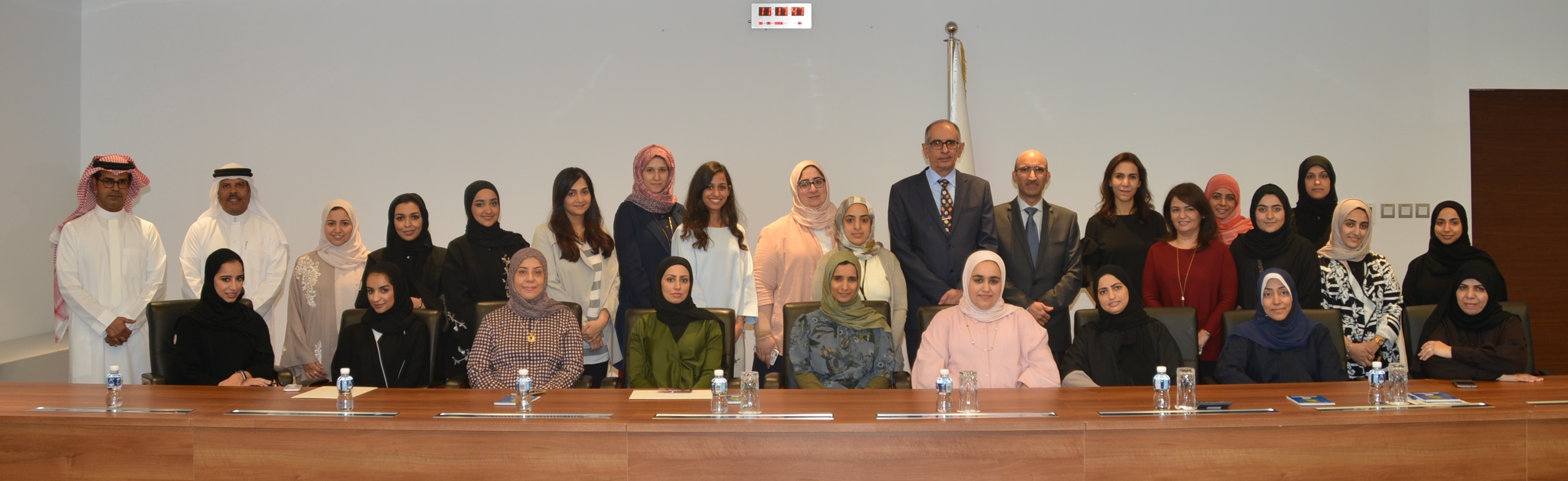  ثمنت مبادرات المجلس الأعلى للمرأة برئاسة صاحبة السمو الملكي قرينة عاهل البلاد المفدى وزارة الصناعة والتجارة والسياحة تحتفي بموظفاتها وتكرمهم بمناسبة يوم المرأة البحرينية