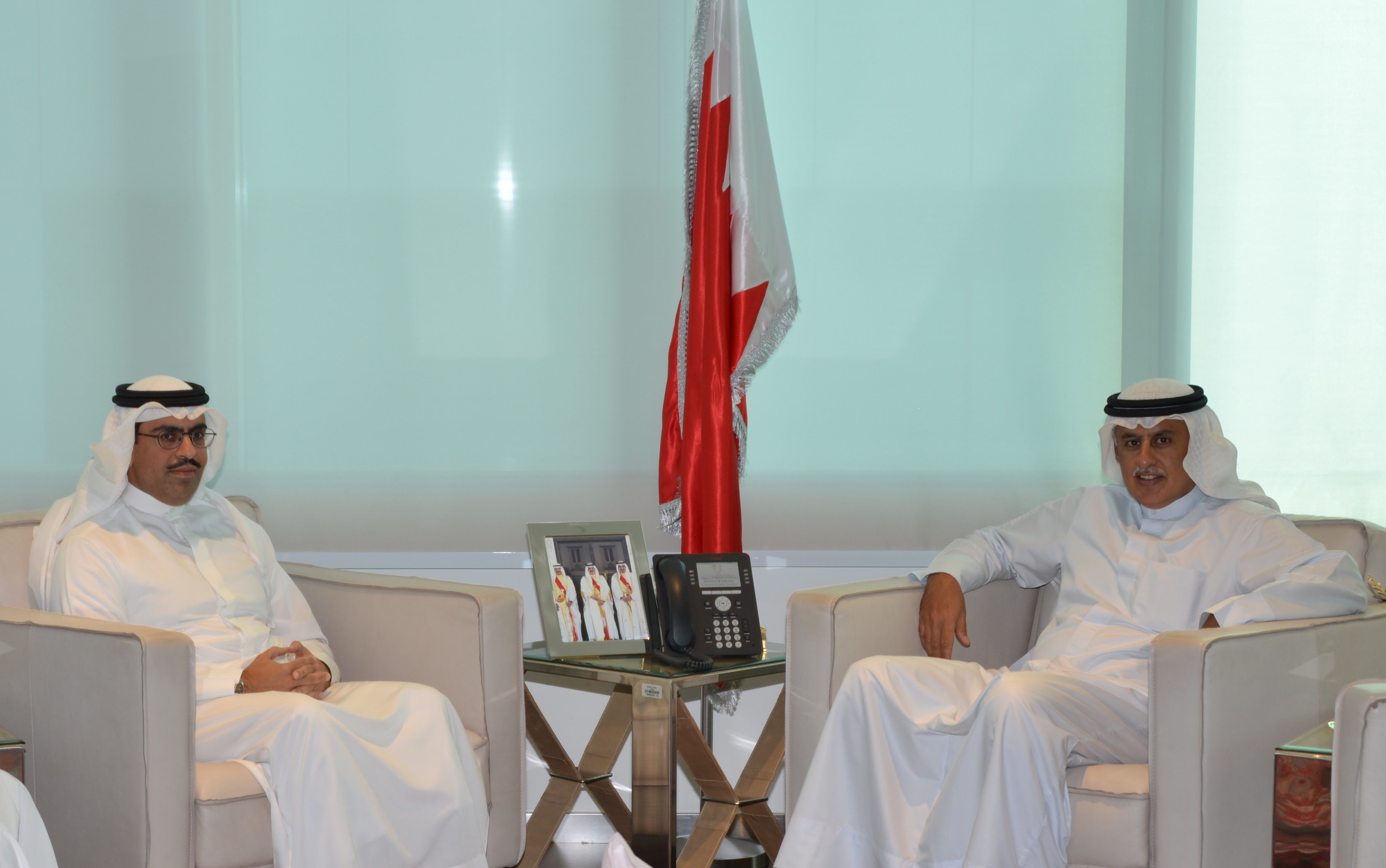 منوها بدور معالي السفير في تعزيز العلاقات الاقتصادية بين البلدين الصديقين وزير الصناعة والتجارة والسياحة يستقبل معالي سفير مملكة البحرين لدى الولايات المتحدة الأمريكية