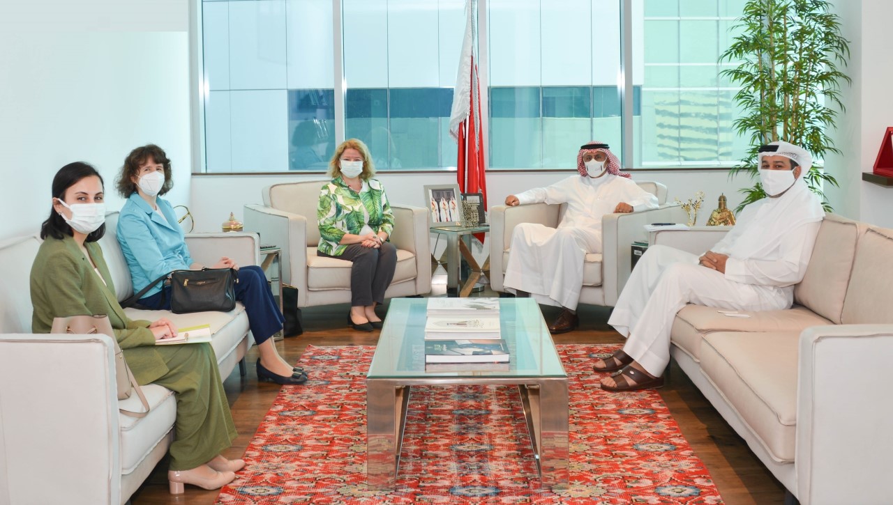 لدى استقباله سفيرة الجمهورية التركية لدى مملكة البحرين وزير الصناعة والتجارة والسياحة يؤكد حرص الحكومة على تطوير العلاقات الاقتصادية والاستثمارية بين البلدين الصديقين