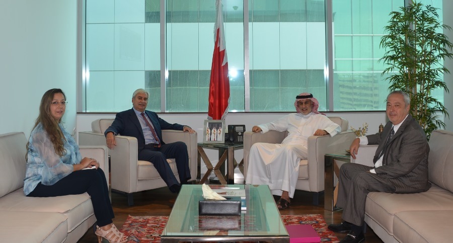  أشار إلى مبادرات تطوير القطاع الاقتصادي ودورها في زيادة حجم المشاريع العالمية في مملكة البحرين وزير الصناعة والتجارة والسياحة يجتمع بالممثل الرئيسي لشركة Fives