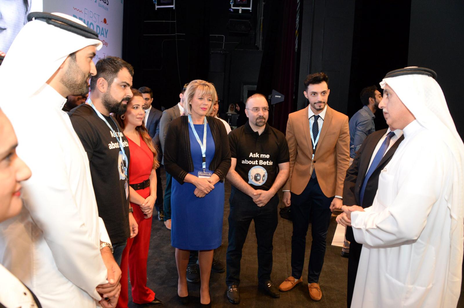 وزير الصناعة والتجارة والسياحة يثني على المشاريع الشبابية المبتكرة ويؤكد: البحرين زاخرة بالطاقات الشبابية المبدعة في جميع المجالات