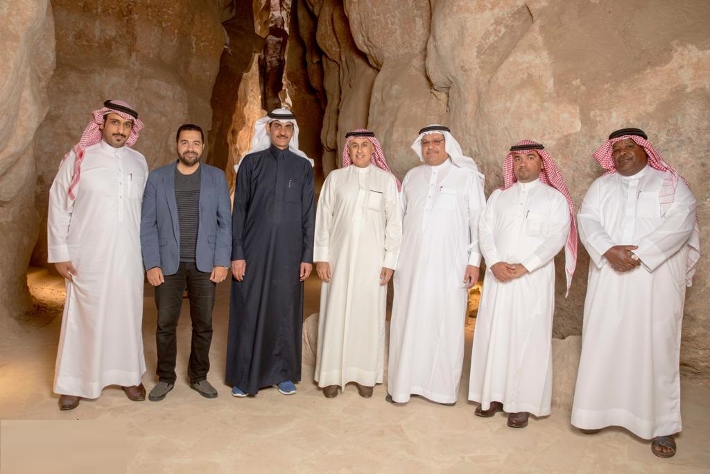 على هامش المشاركة في حفل تدشين اختيار الإحساء عاصمة للسياحة العربية 2019 وزير الصناعة والتجارة والسياحة يزور جبل قارة وسوق القيصرية بمنطقة الإحساء