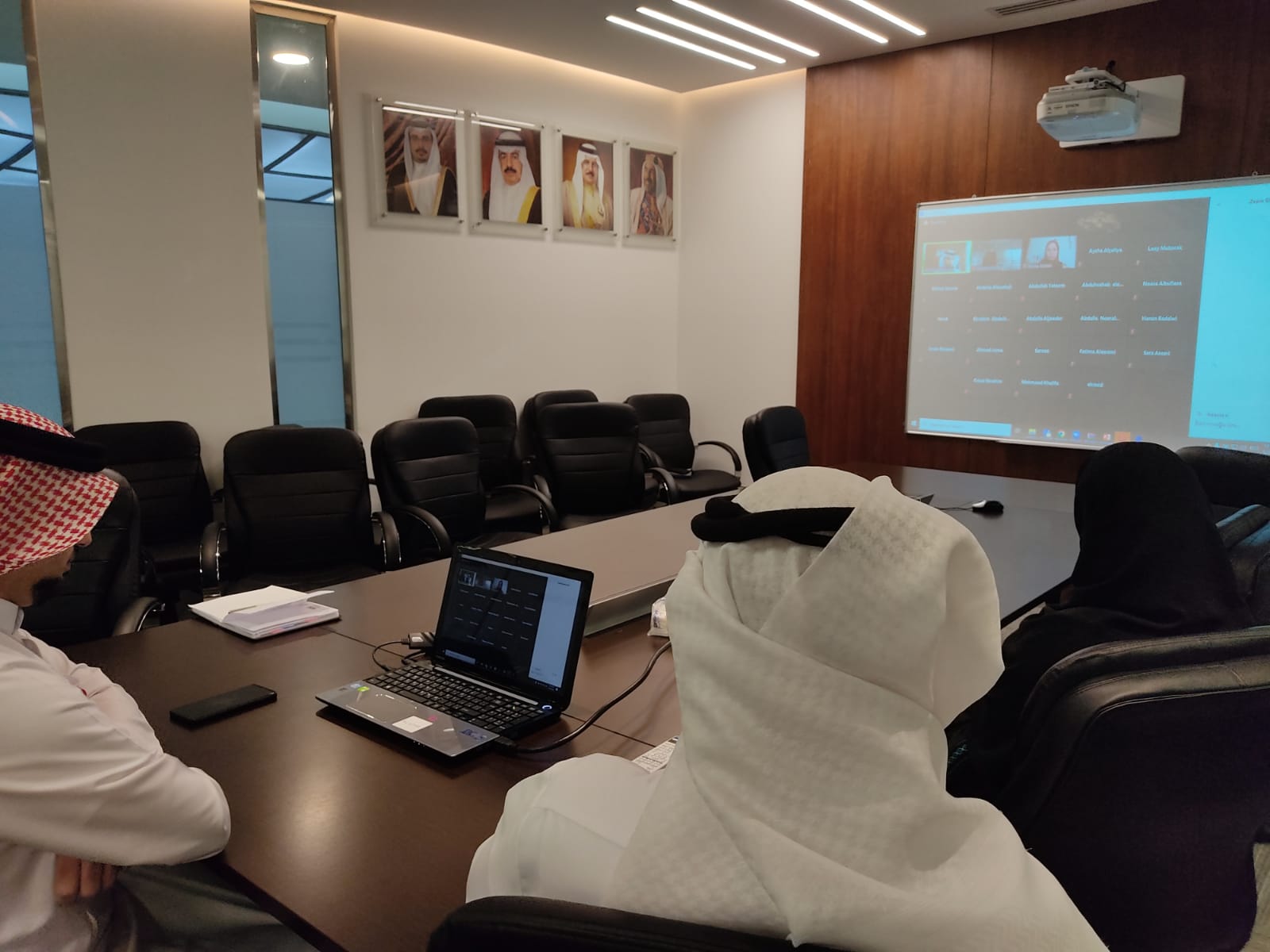 إدارة التفتيش تنظم برنامجًا تدريبيًا متكاملاً للمختصين بالجهاز الوطني للإيرادات 