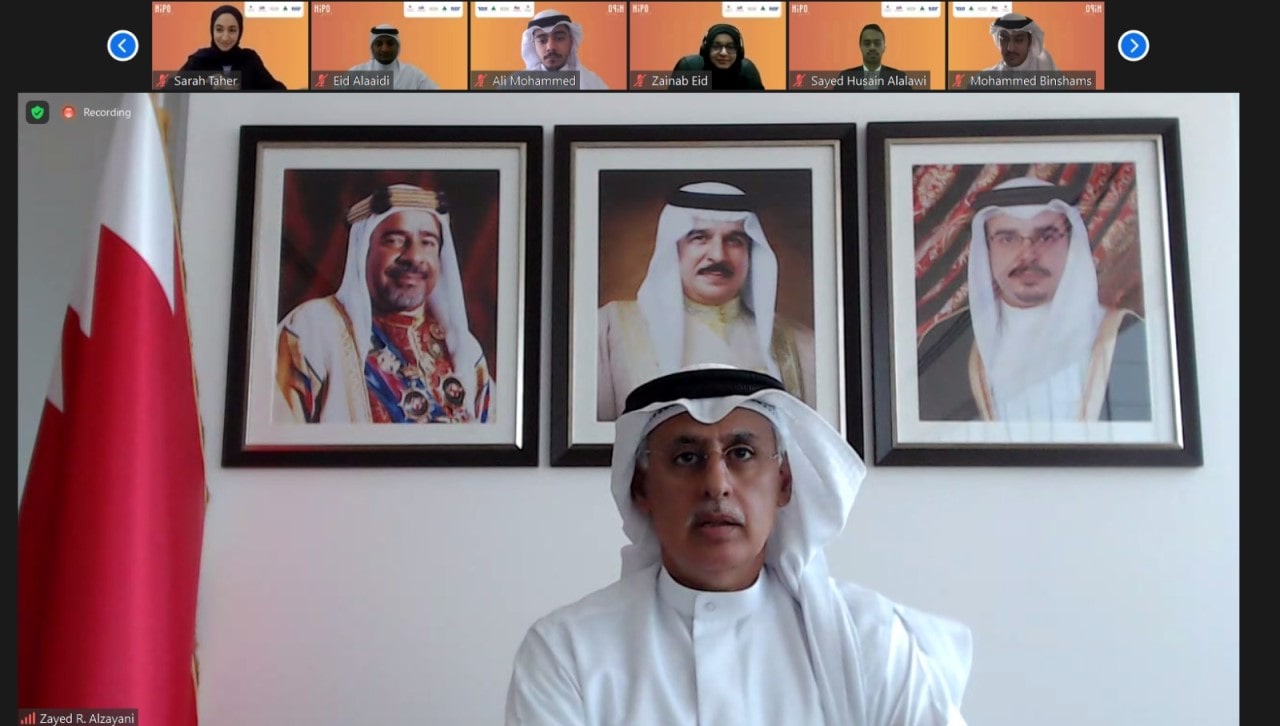 وزير الصناعة والتجارة والسياحة يشارك في لقاء مع مجموعة من المشاركين الشباب للبرنامج القيادي المتقدم هايبو يوث عبر تقنية الاتصال المرئي