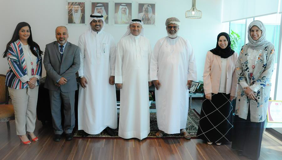  بحث المشاريع والبرامج المشتركة الوكيل المساعد للتجارة المحلية بوزارة الصناعة والتجارة والسياحة يجتمع بالأمين العام لهيئة التقييس الخليجية