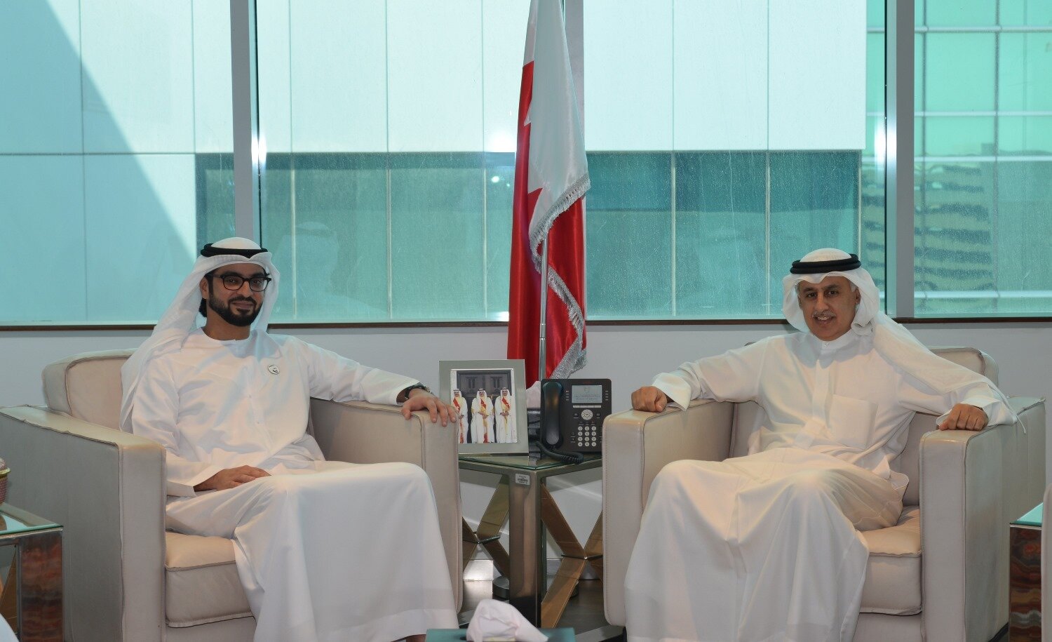 نوه إلى عمق العلاقات المشتركة والروابط الراسخة بين البلدين الشقيقين وزير الصناعة والتجارة والسياحة يستقبل سفير دولة الإمارات العربية المتحدة لدى مملكة البحرين