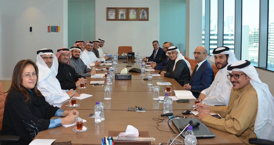  وزير الصناعة والتجارة والسياحة يجتمع برئيس وأعضاء لجنة قطاع التعليم بغرفة تجارة وصناعة البحرين