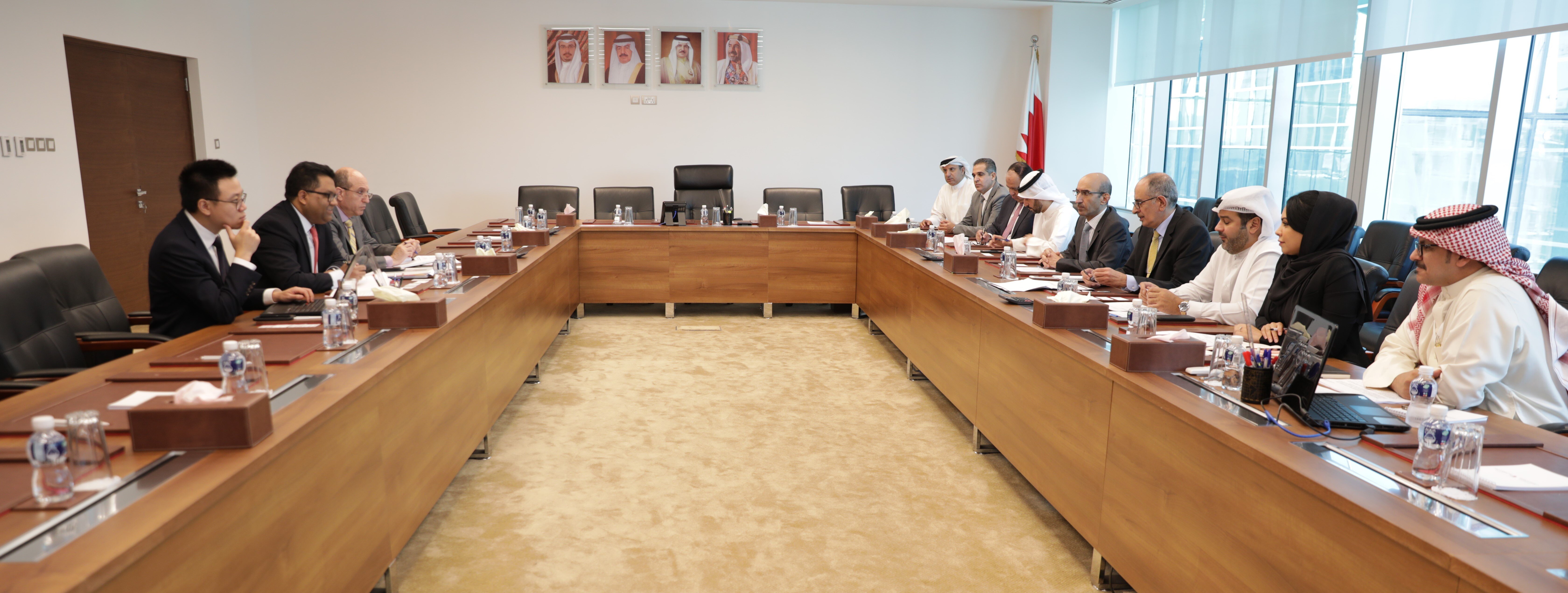 وكيل وزارة الصناعة والتجارة والسياحة لشئون التجارة ووكيل الوزارة لشئون الصناعة يجتمعان ببعثة صندوق النقد الدولي