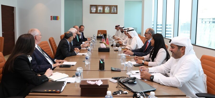  أكد تقديم الوزارة لكافة التسهيلات الهادفة لتعظيم الاستفادة من اتفاقية التجارة الحرة وزير الصناعة والتجارة والسياحة يجتمع بالرئيس التنفيذي لغرفة التجارة الأمريكية