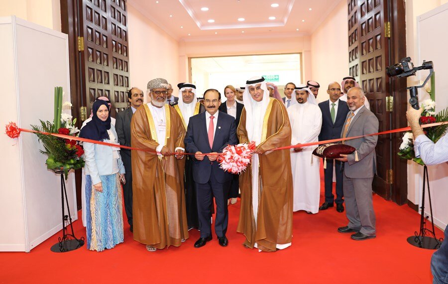  أكد اهتمام مملكة البحرين بمواكبة المتغيرات المتسارعة في تطوير التشريعات المتصلة بالمركبات ووسائل النقل وزير الصناعة والتجارة والسياحة يفتتح مؤتمر ومعرض الابتكار في التنقل المستدام
