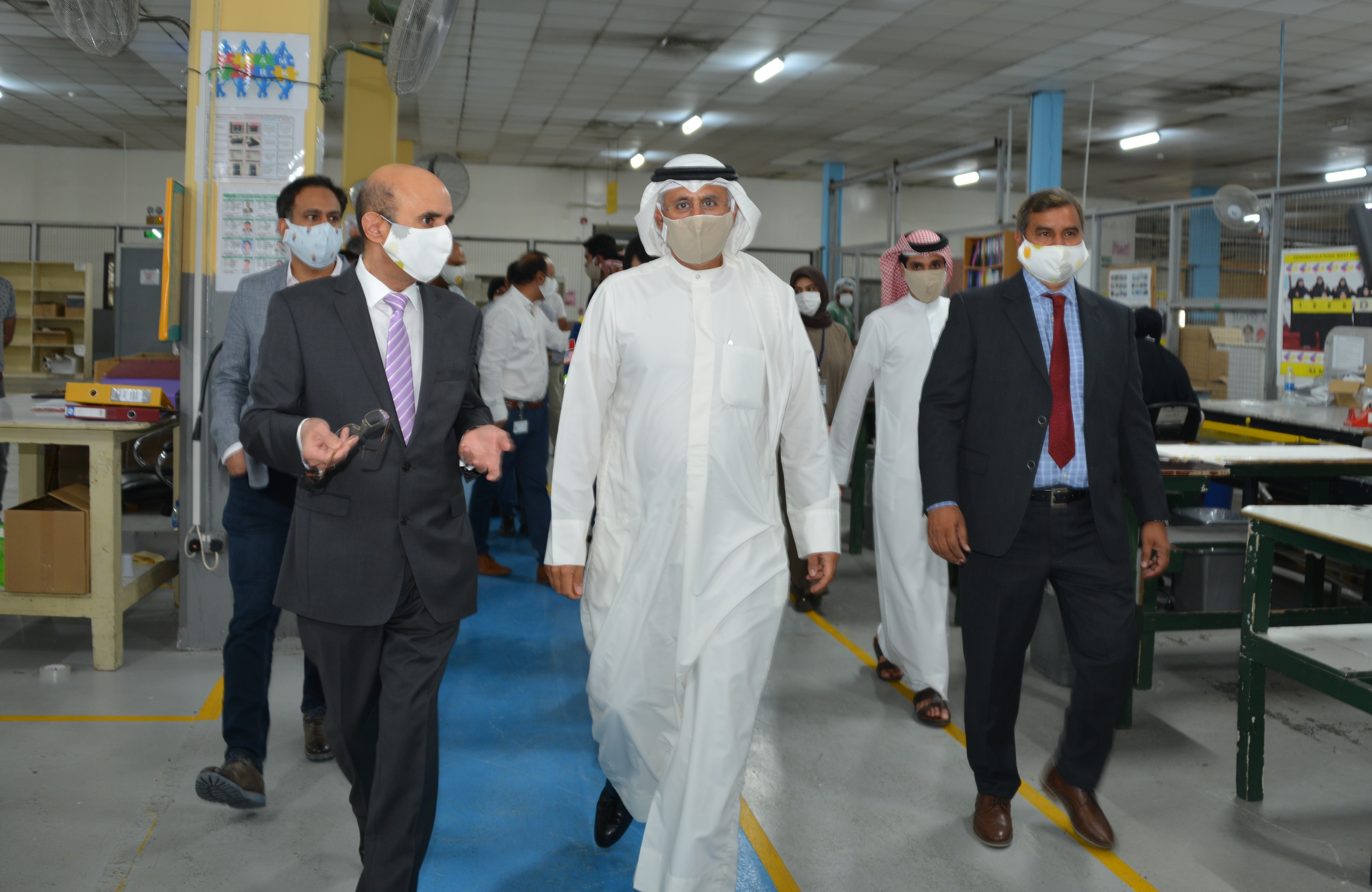 The Minister of Industry, Commerce and Tourism visits disinfectant and masks factories