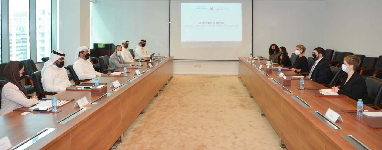 الوكيل المساعد للتجارة المحلية والخارجية يجتمع بوفد الكونجرس الأمريكي الذي يزور مملكة البحري