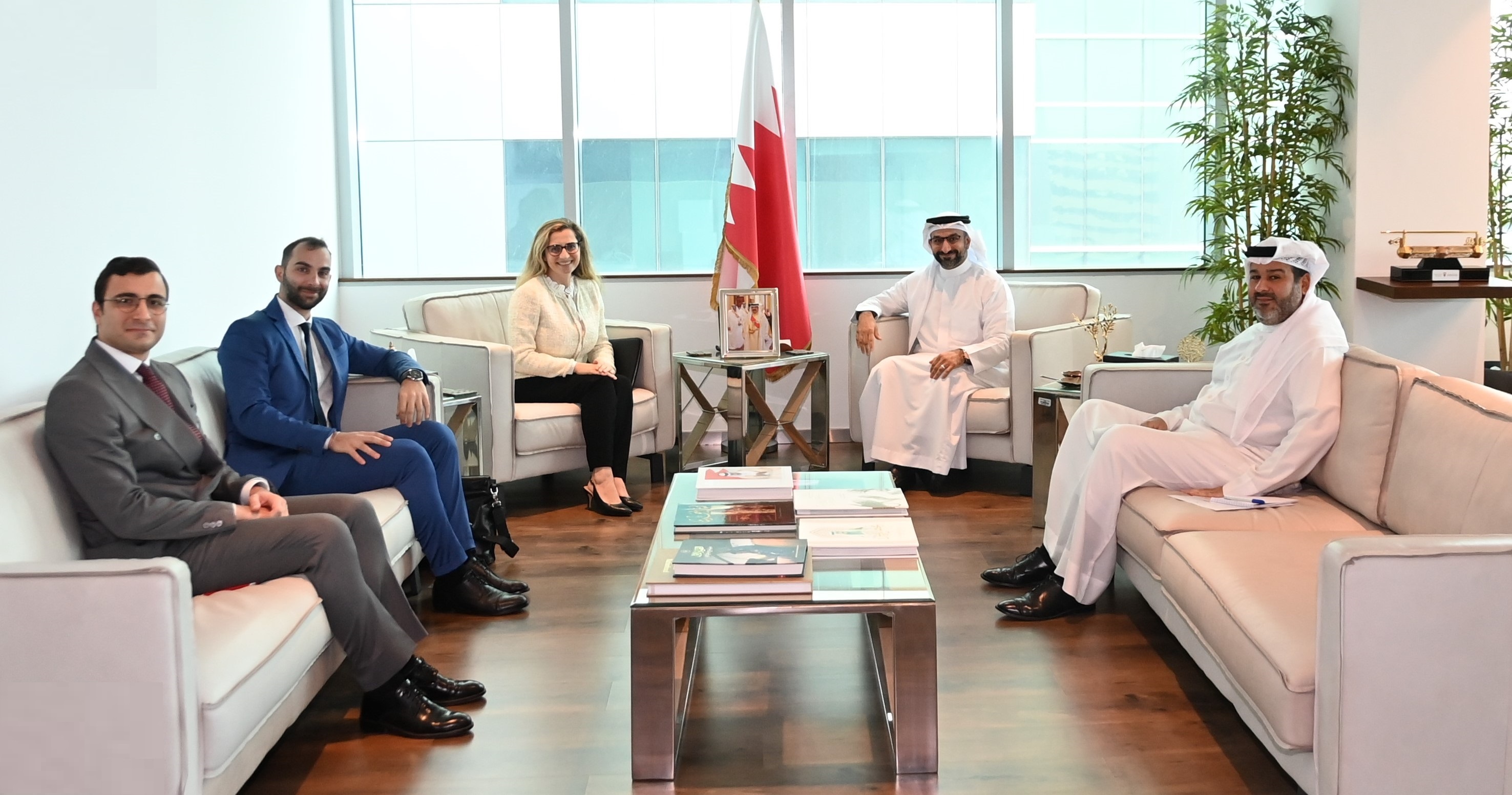 Industry and Commerce Minister Receives Italian Ambassador