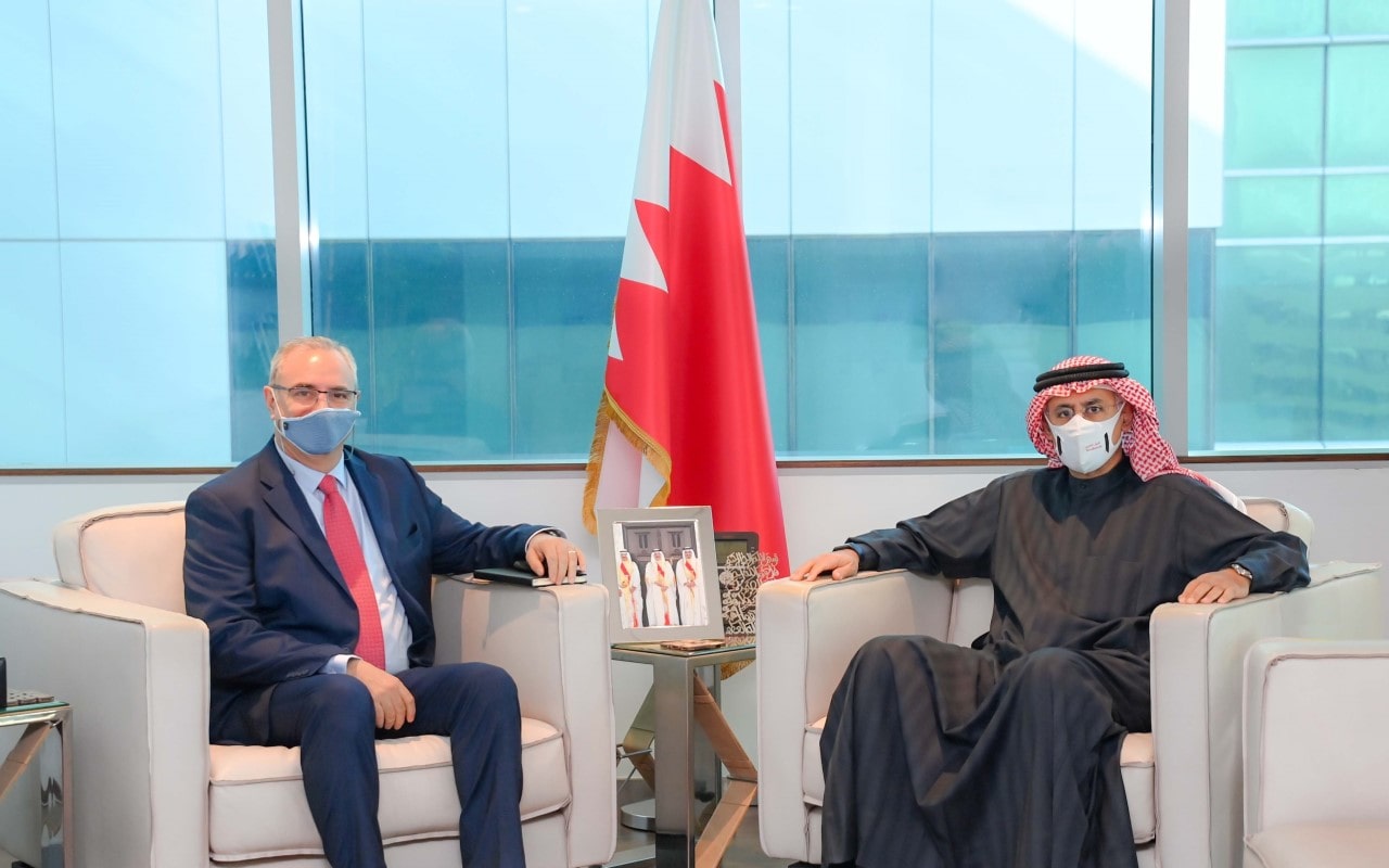 وزير الصناعة والتجارة والسياحة يجتمع بسفير دولة إسرائيل لدى مملكة البحرين