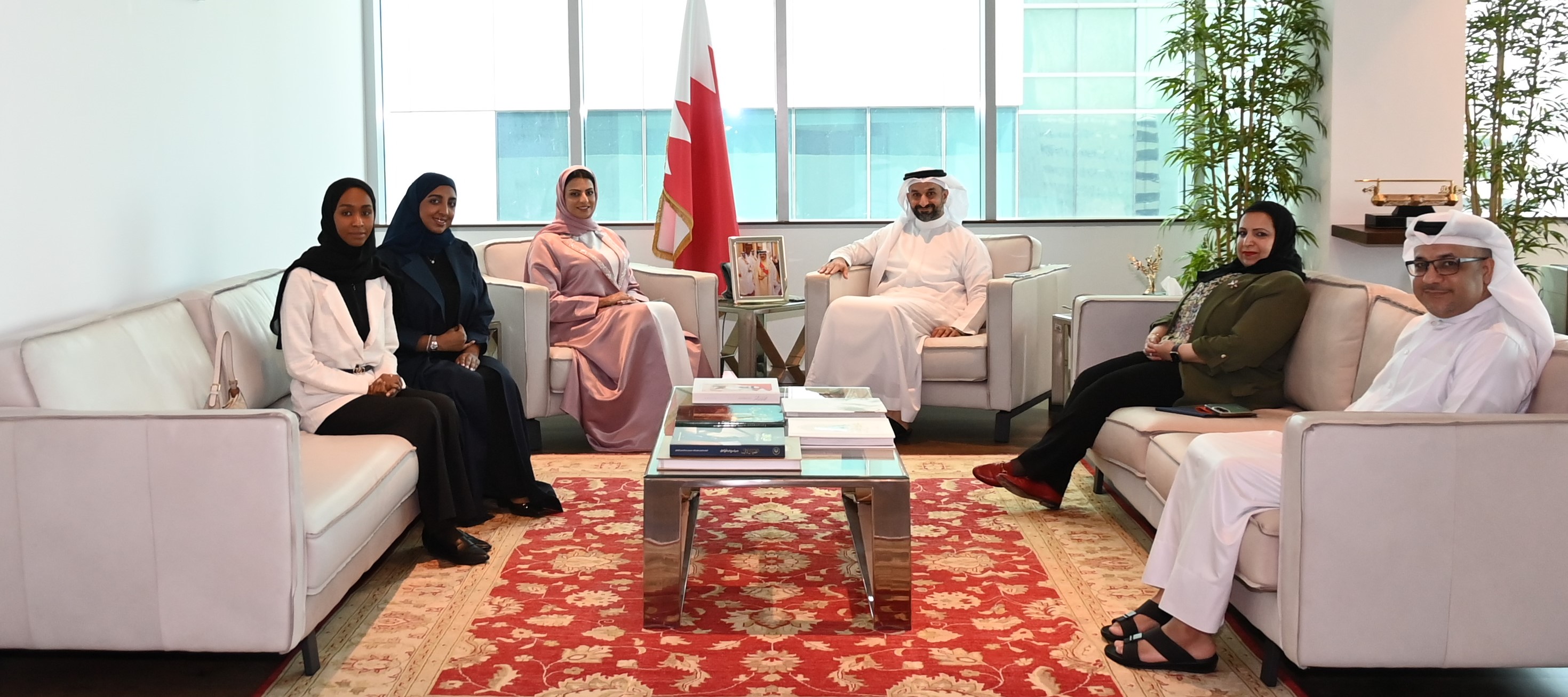 Industry and Commerce Minister Receives Chairperson of Bahrain Intellectual Property Society