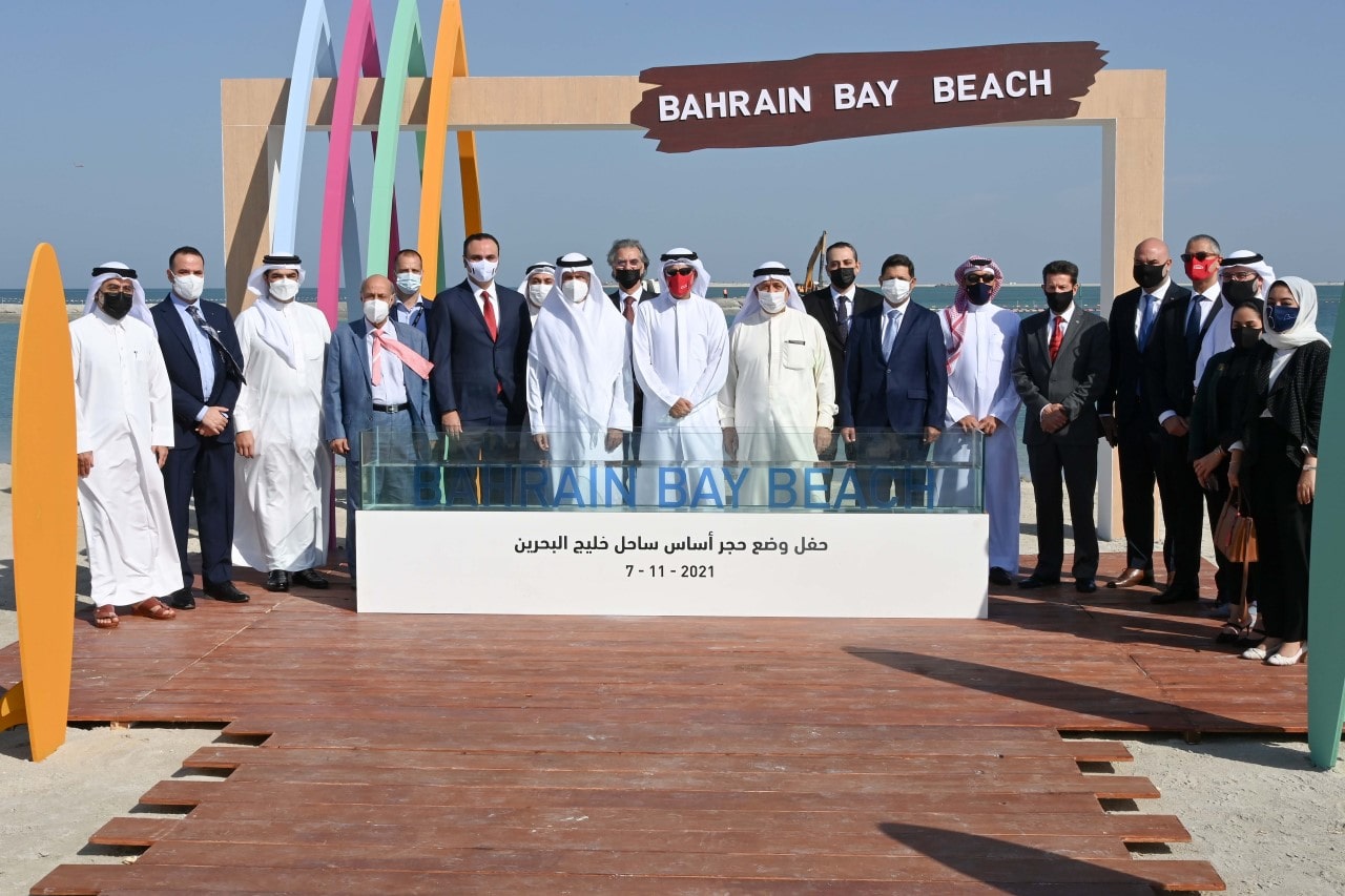 وزير الصناعة والتجارة والسياحة يدشن مشروع تطوير ساحل خليج البحرين بمساحة 173 ألف متر