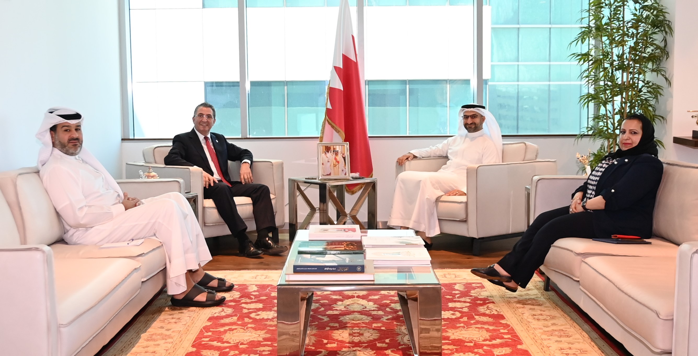 Minister of Industry and Commerce Receives Swiss Honorary Consul