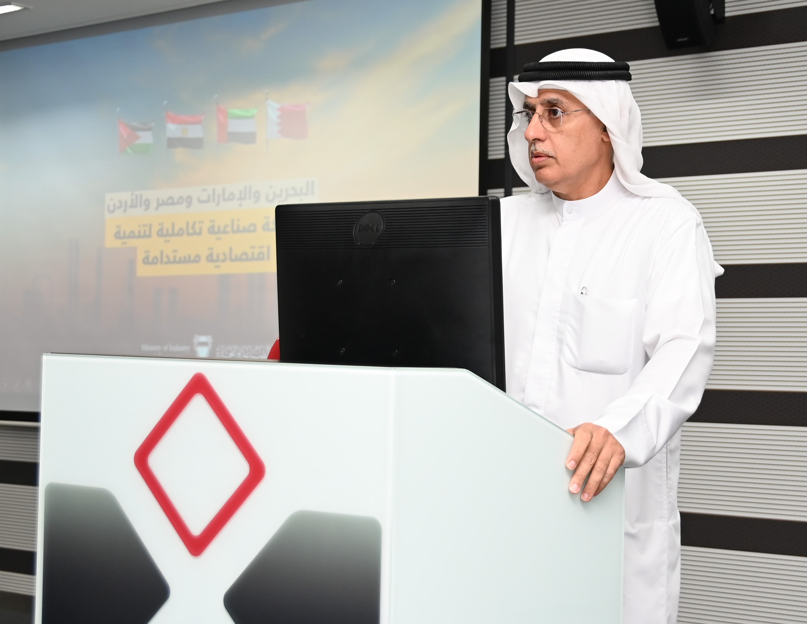 في لقاءٍ مفتوح مع القطاع الصناعي وزير الصناعة والتجارة يستعرض الشراكة الصناعية التكاملية لتنمية اقتصادية مستدامة