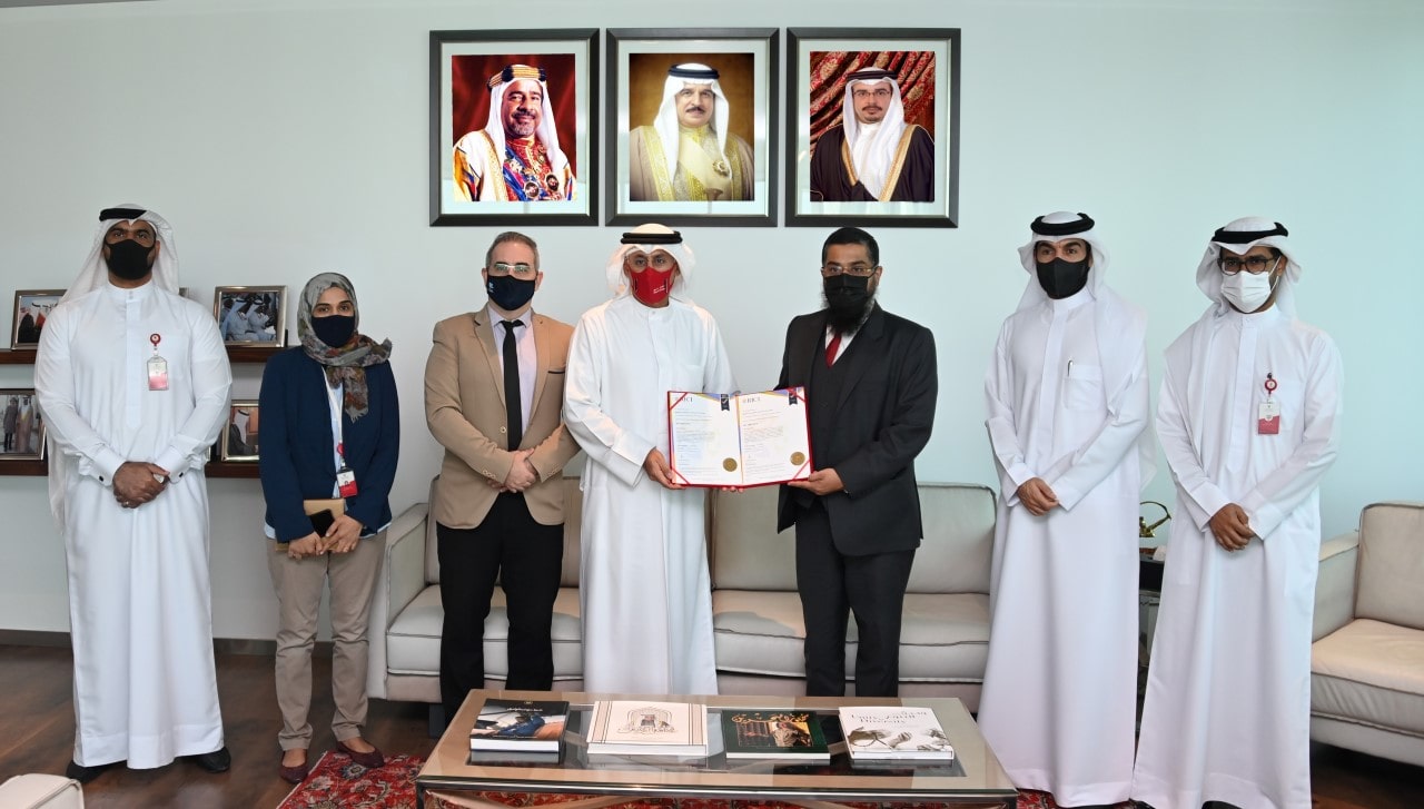 أول وزارة تنال شهادة الجودة في نظام استمرارية الاعمال وزير الصناعة والتجارة والسياحة يتسلم شهادة الجودة في نظام استمرارية الأعمال وشهادة نظام إدارة الصحة والسلامة المهنية