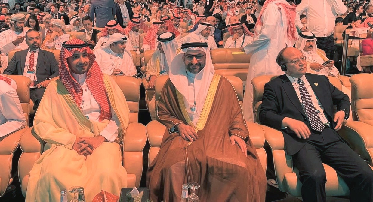 Industry and Commerce Minister Heads Bahraini Delegation in Arab-China Business Conference