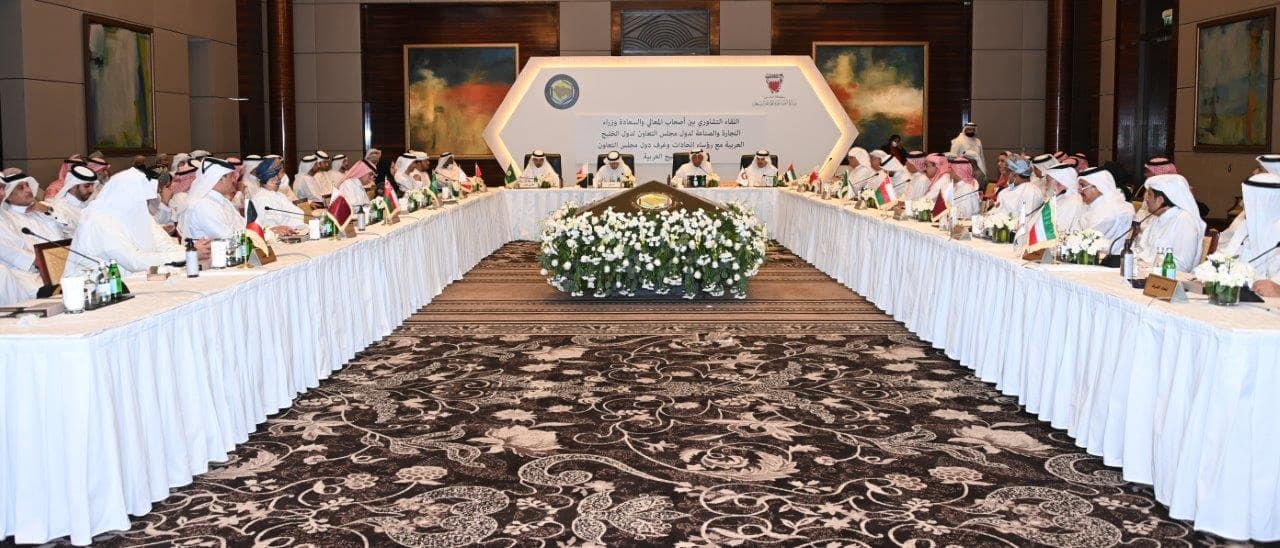 ترأس وزير الصناعة والتجارة والسياحة سعادة السيد زايد بن راشد الزياني أعمال اللقاء التشاوري المشترك بين أصحاب المعالي والسعادة وزراء التجارة والصناعة بدول مجلس التعاون الخليجي ورؤساء الغرف التجارية الخليجية