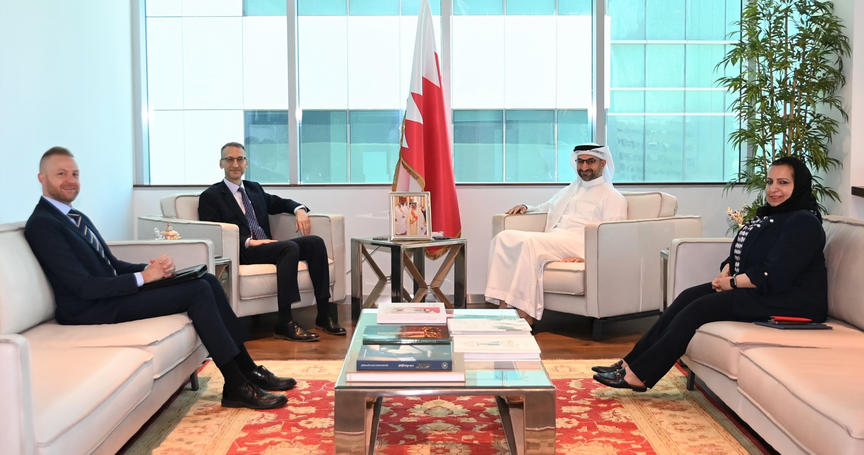 Industry and Commerce Minister Receives American Ambassador