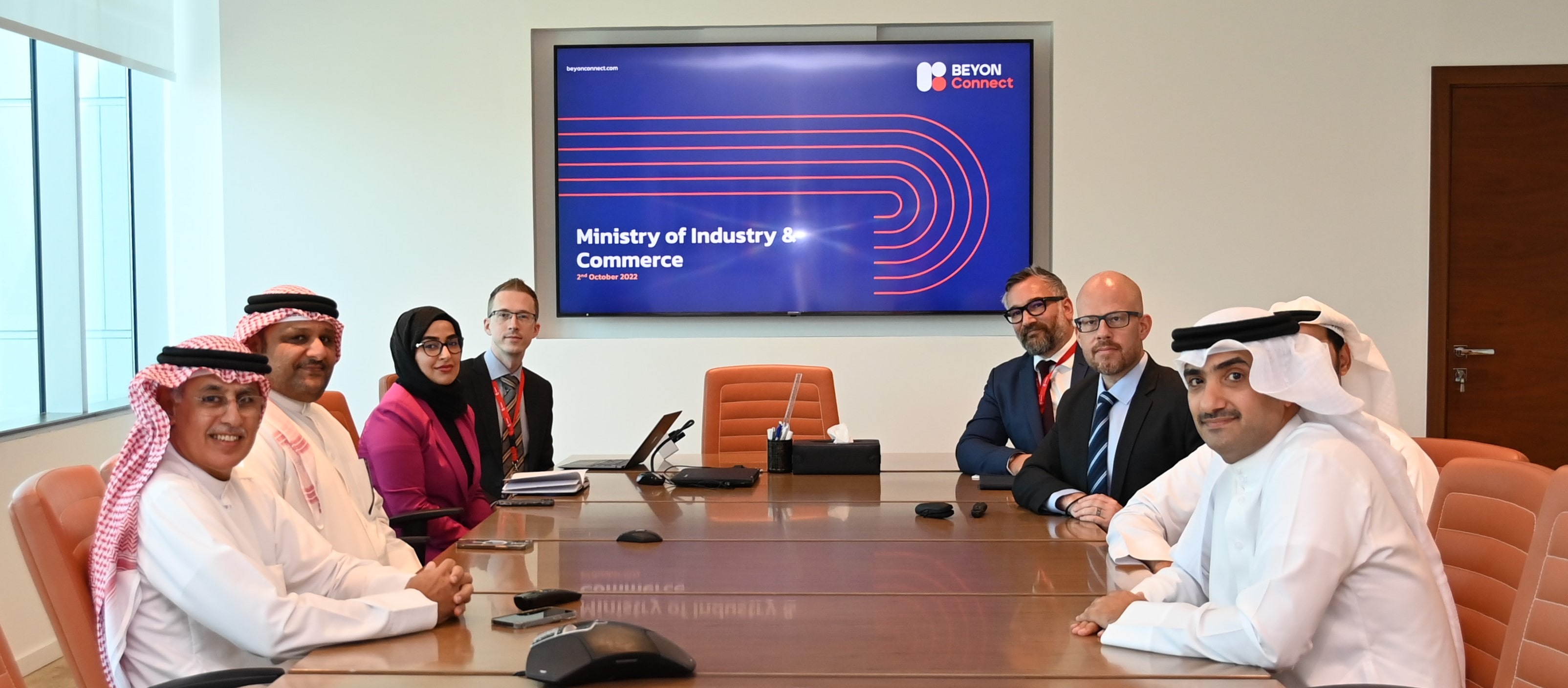 Minister of Industry and Commerce Receives BATELCO Chairman