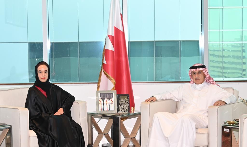 During His Meeting with HH SH Hessa bint Khalifa Al Khalifa, Minister of Industry and Commerce Praises Women&#039;s Initiative in Financial Technology