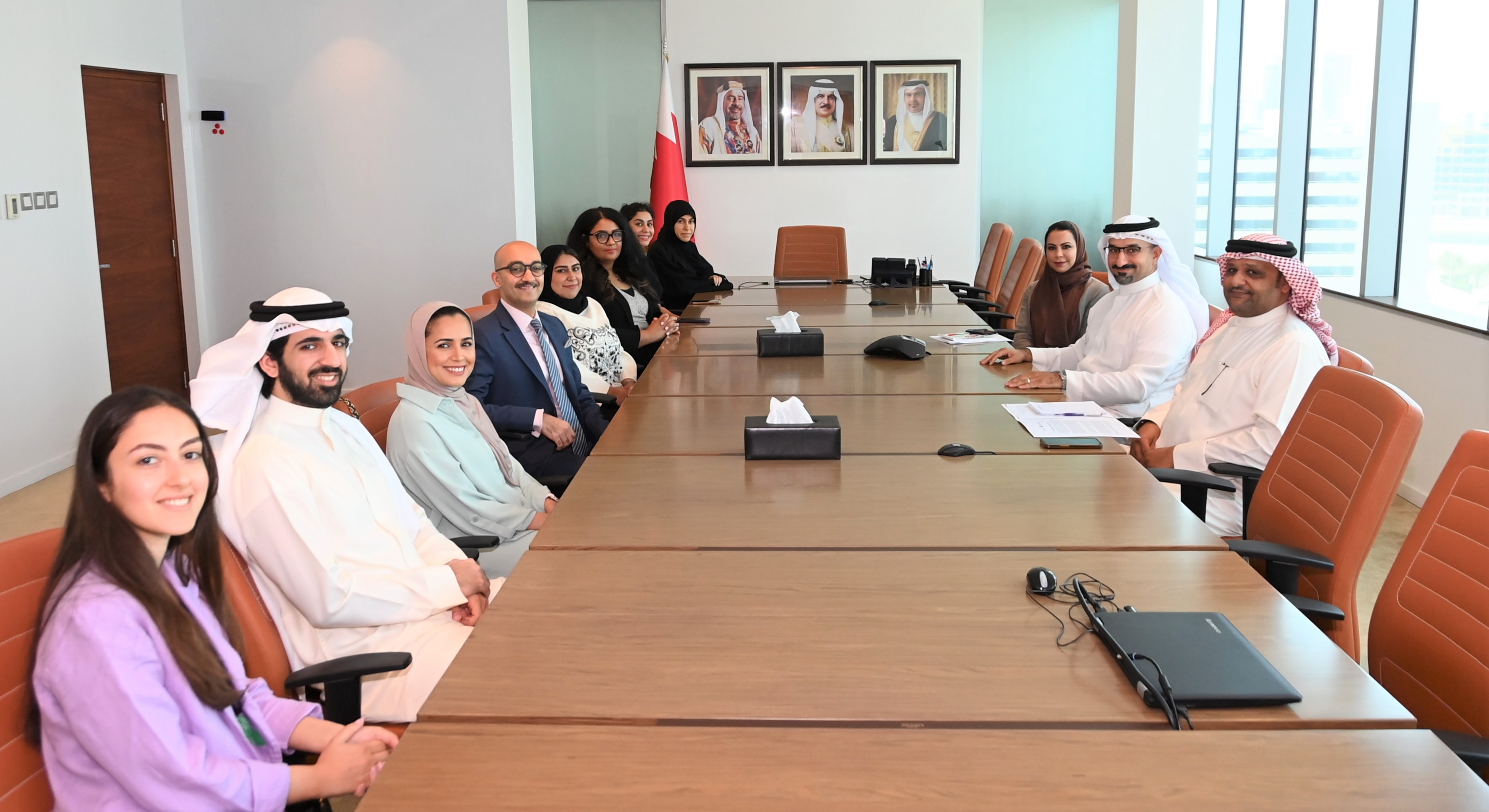 وزير الصناعة والتجارة يلتقي بالفائزين في جولات ستارت أب بحرين