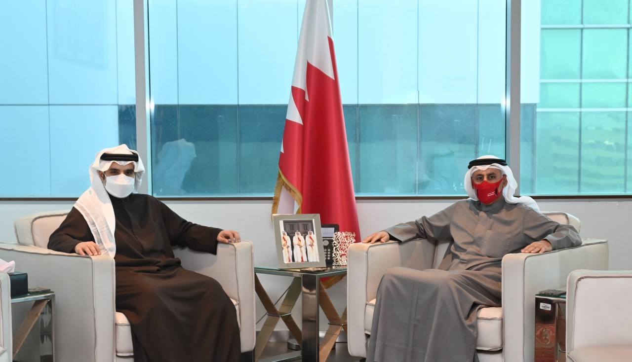 وزير الصناعة والتجارة والسياحة يستقبل سفير مملكة البحرين لدى المملكة العربية السعودية