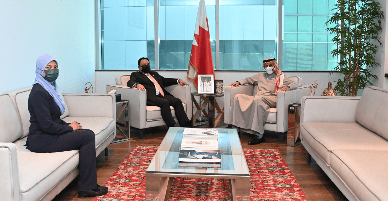 وزير الصناعة والتجارة والسياحة يستقبل سفير ماليزيا لدى مملكة البحرين