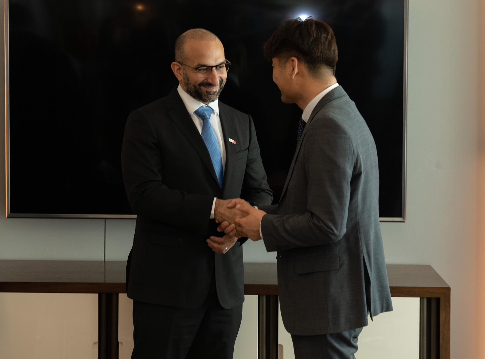 Industry and Commerce Minister Meets LG Vice President in Seoul
