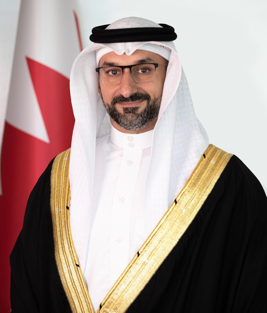 وزير الصناعة والتجارة يؤكد على أهمية التعاون الوثيق بين السلطتين التشريعية والتنفيذية ـ مملكة البحرين لديها مخزون كاف من السلع الغذائية والأسواق المحلية تشهد انخفاضا تدريجيا للأسعار في بعض السلع الأساسية