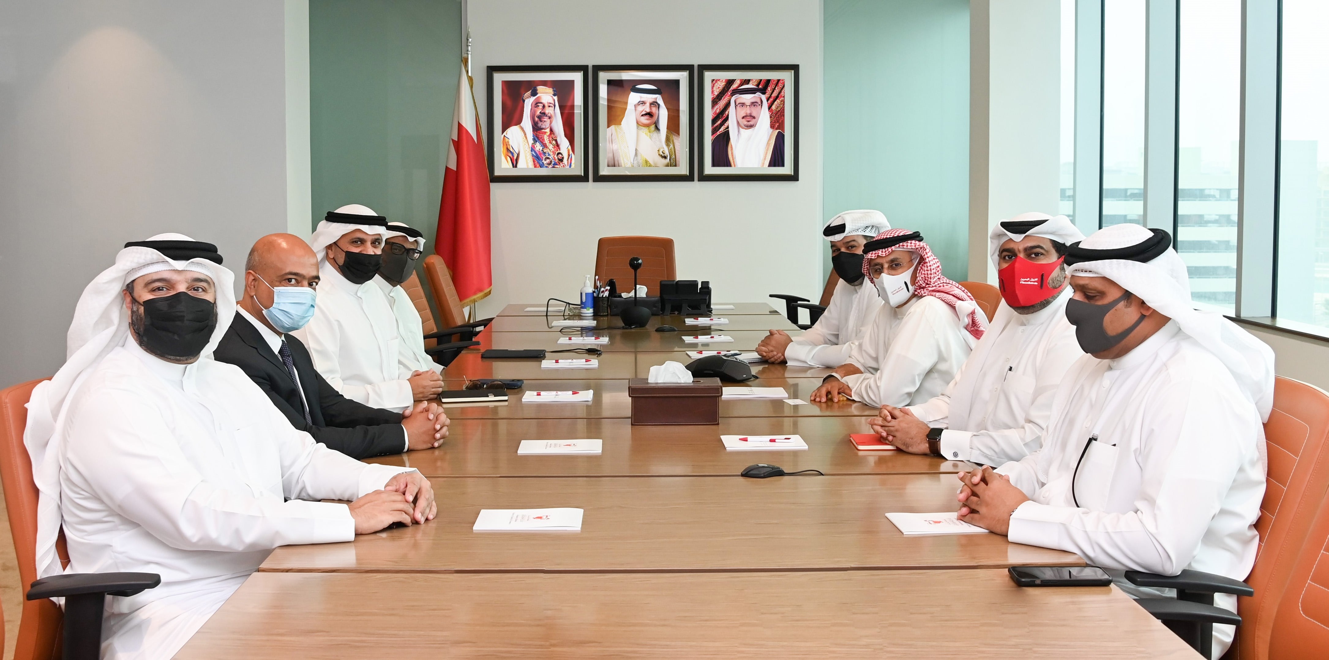وزير الصناعة والتجارة والسياحة يلتقي رئيس مجلس إدارة شركة فولاذ القابضة وحديد البحرين