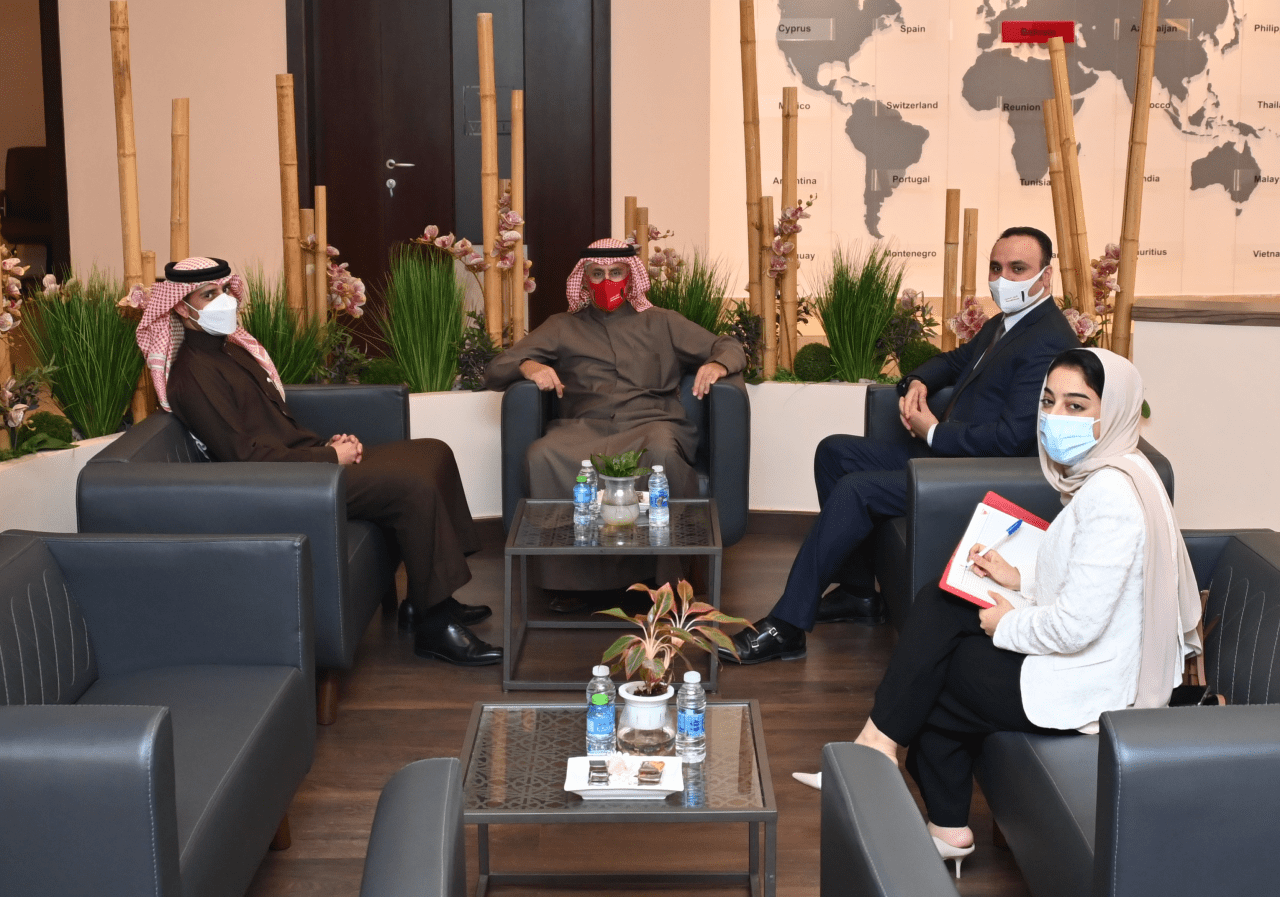 وزير الصناعة والتجارة والسياحة رئيس مجلس إدارة هيئة البحرين للسياحة والمعارض يقوم بزيارة الى كلية فاتيل للضيافة ويشيد بالتطور الذي تشهده الكلية لتقوم بدورها الكامل في دعم قطاع الضيافة والسياحة